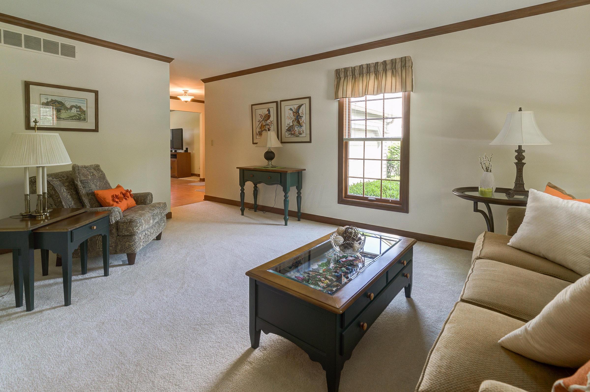2280 Sandover Road Columbus, OH 43220 - Photo 4 of 39