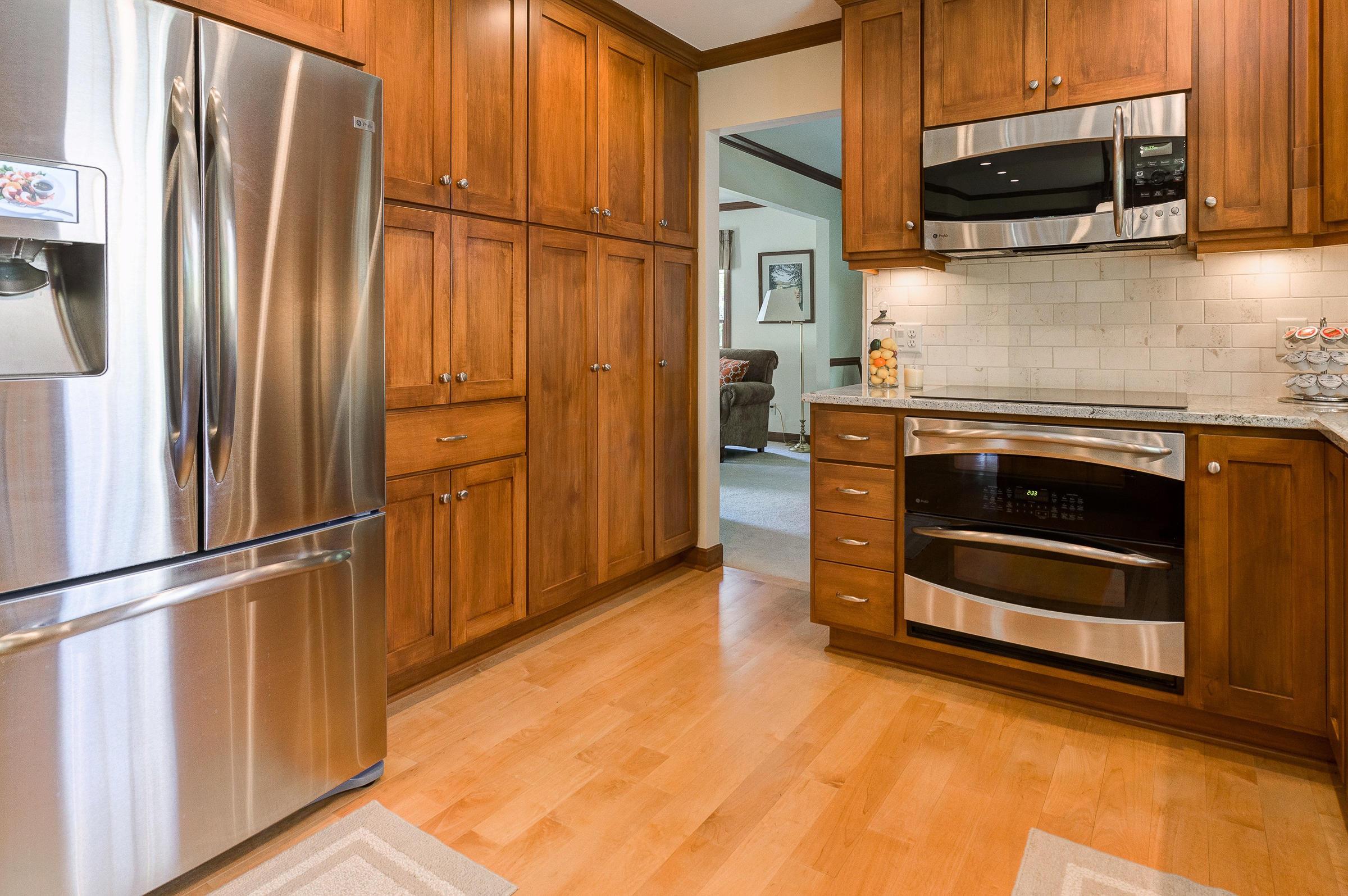 2280 Sandover Road Columbus, OH 43220 - Photo 9 of 39