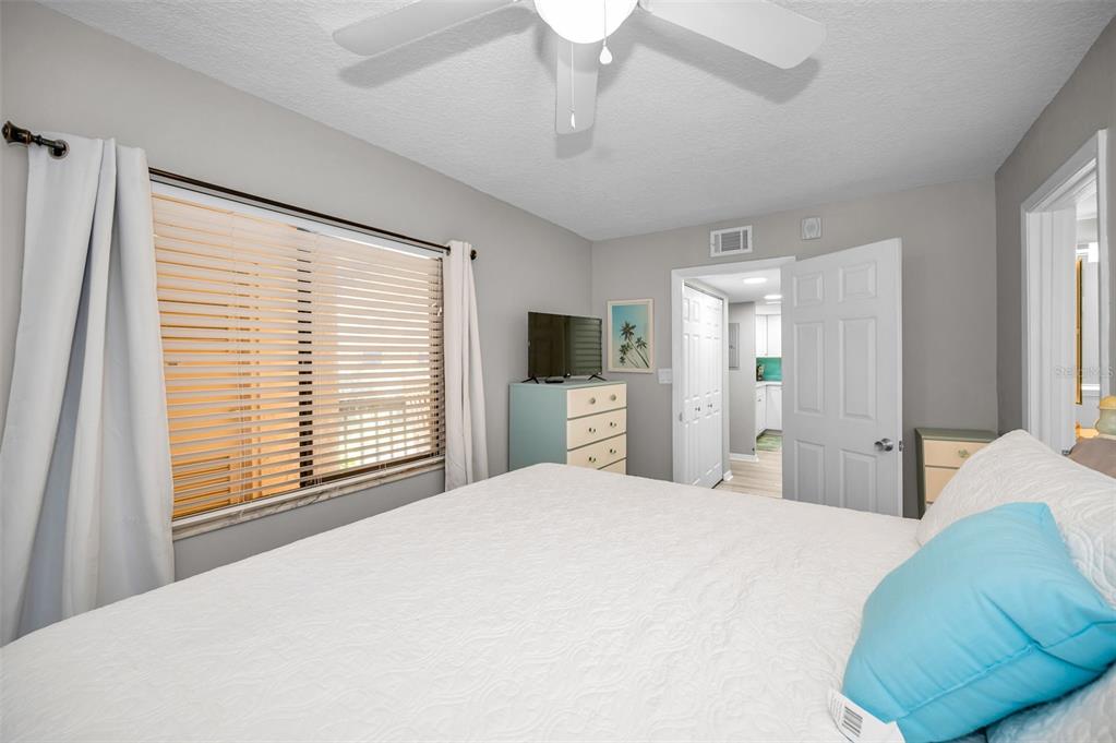 203 Tarpon Point, Unit 203 Tarpon Springs, FL 34689 - Photo 21 of 39 a bedroom with a large bed and a tv