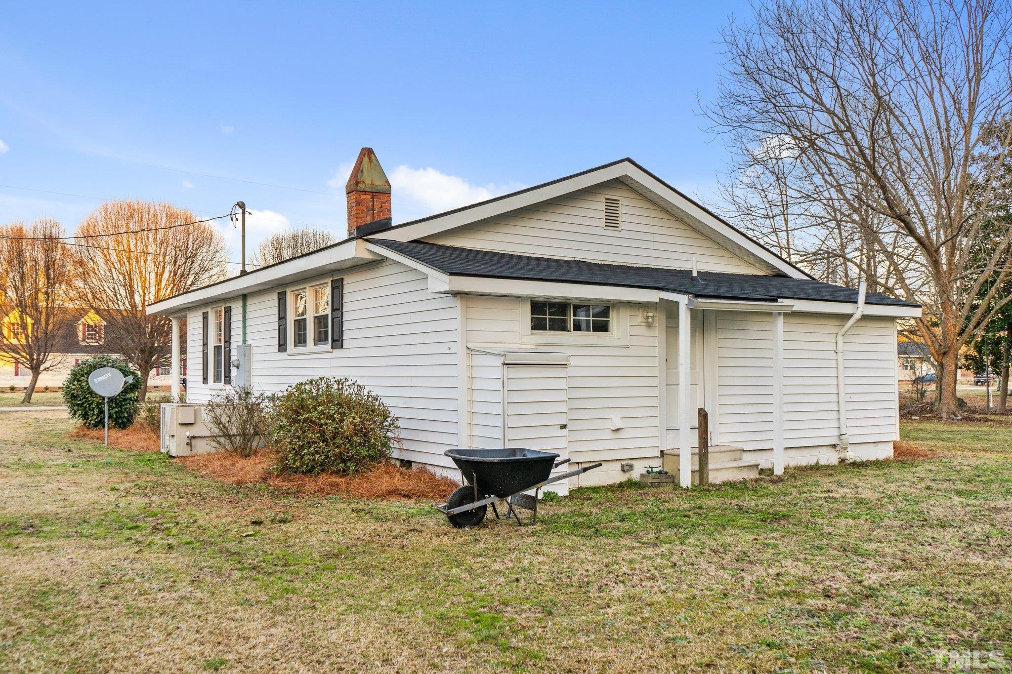 310 Lucas Road Dunn, NC 28334 - Photo 5 of 30 Gallery Image 5