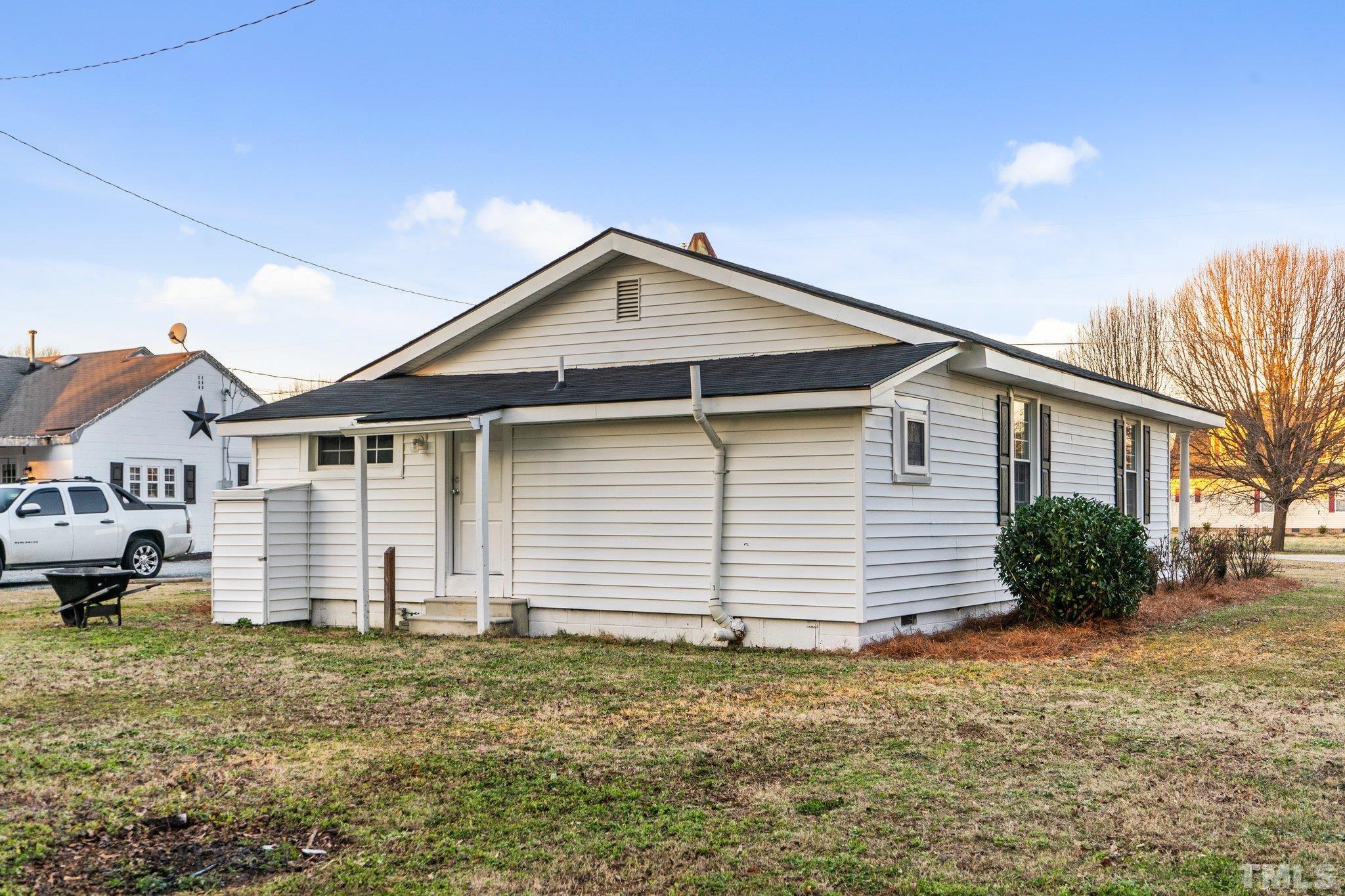 310 Lucas Road Dunn, NC 28334 - Photo 8 of 30 Gallery Image 8