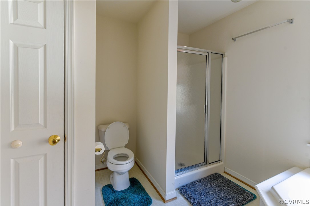 3833 Dunraven Road Chesterfield, VA 23236 - Photo 28 of 39 a bathroom with a toilet