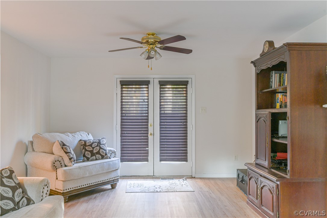 3833 Dunraven Road Chesterfield, VA 23236 - Photo 4 of 39 a living room with furniture and a window