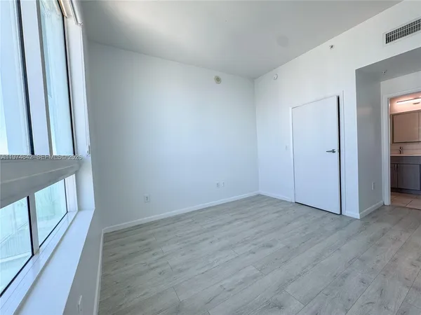 $5,600 | 1900 North Bayshore Drive, Unit 4112, Miami, FL 33132