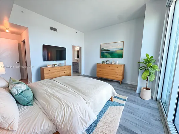 $5,600 | 1900 North Bayshore Drive, Unit 4112, Miami, FL 33132