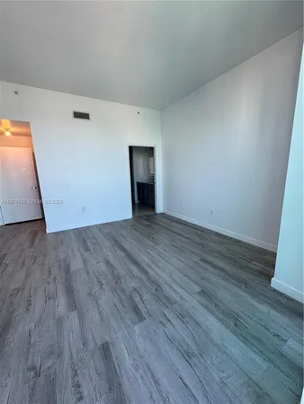 $5,600 | 1900 North Bayshore Drive, Unit 4112, Miami, FL 33132