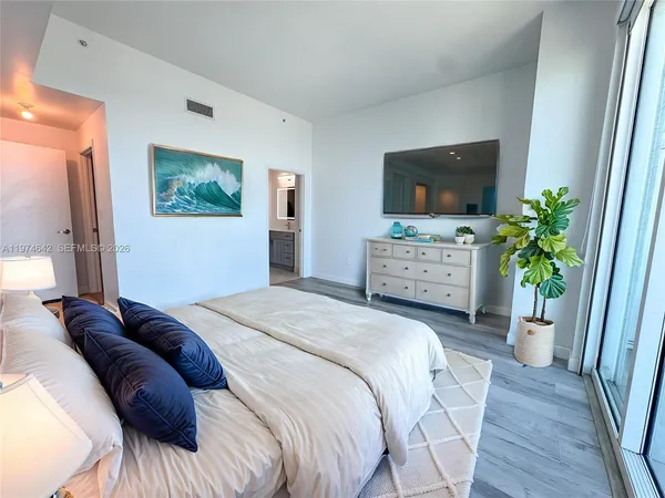 $5,600 | 1900 North Bayshore Drive, Unit 4112, Miami, FL 33132