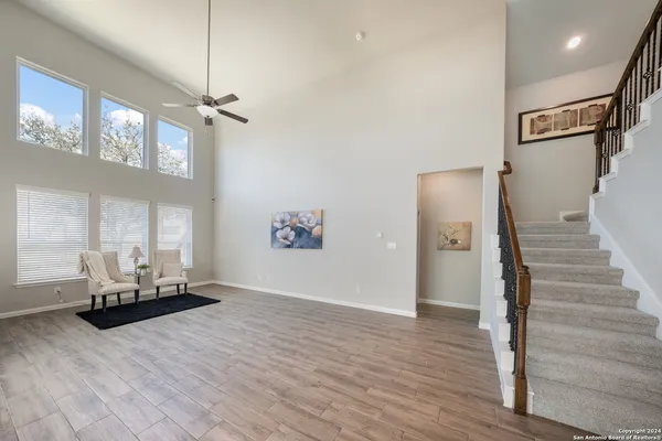 a view of a livingroom with furniture and a ceiling fan