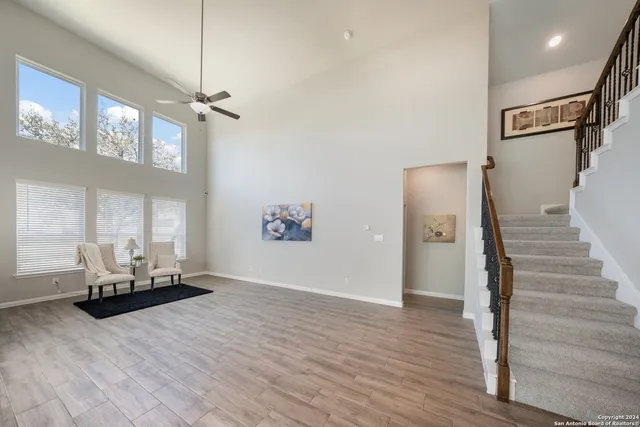 a view of a livingroom with furniture and a ceiling fan