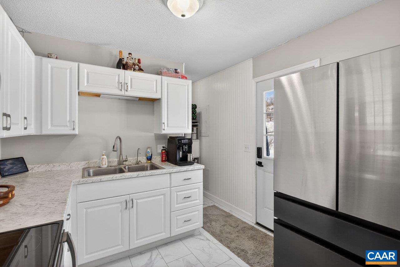 273 East Riverside Drive Timberville, VA 22853 - Photo 7 of 33