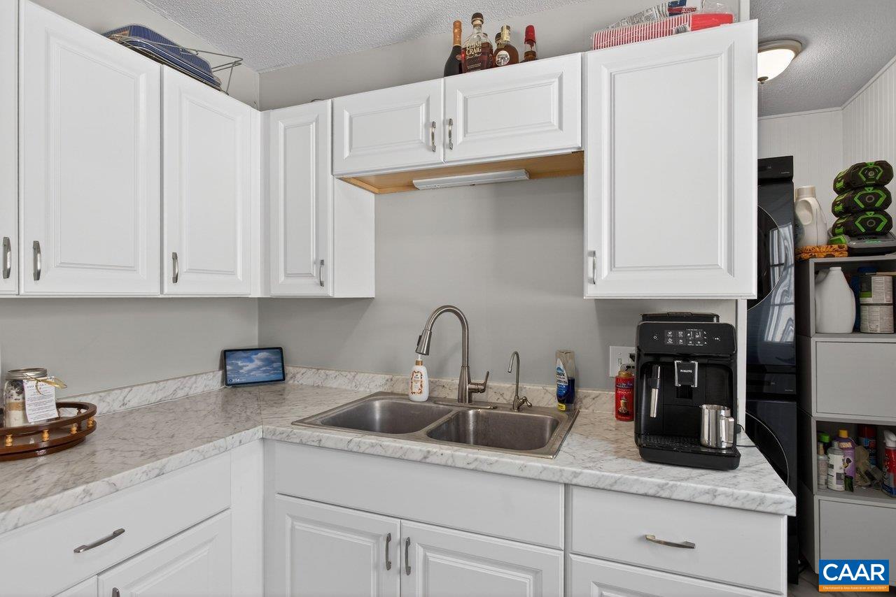 273 East Riverside Drive Timberville, VA 22853 - Photo 8 of 33