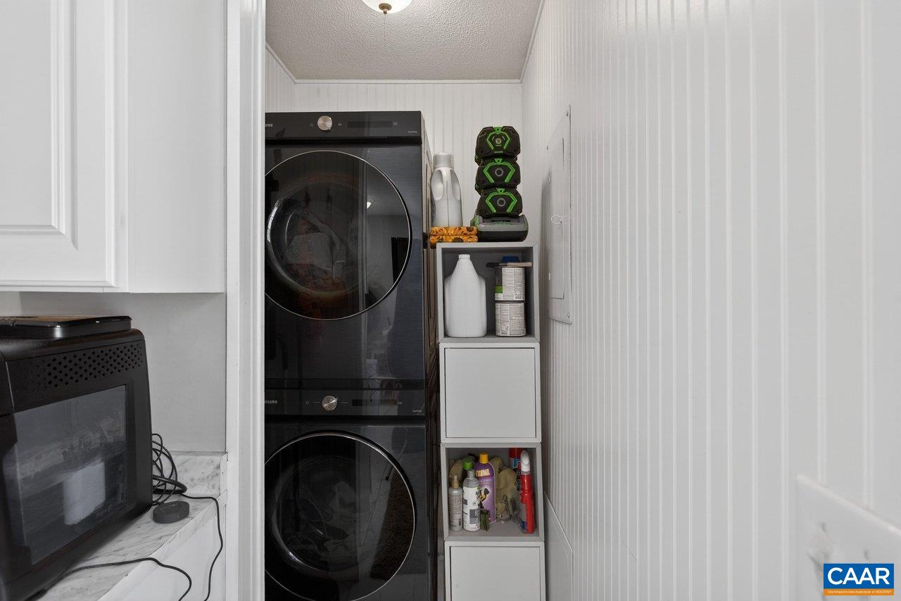 273 East Riverside Drive Timberville, VA 22853 - Photo 9 of 33