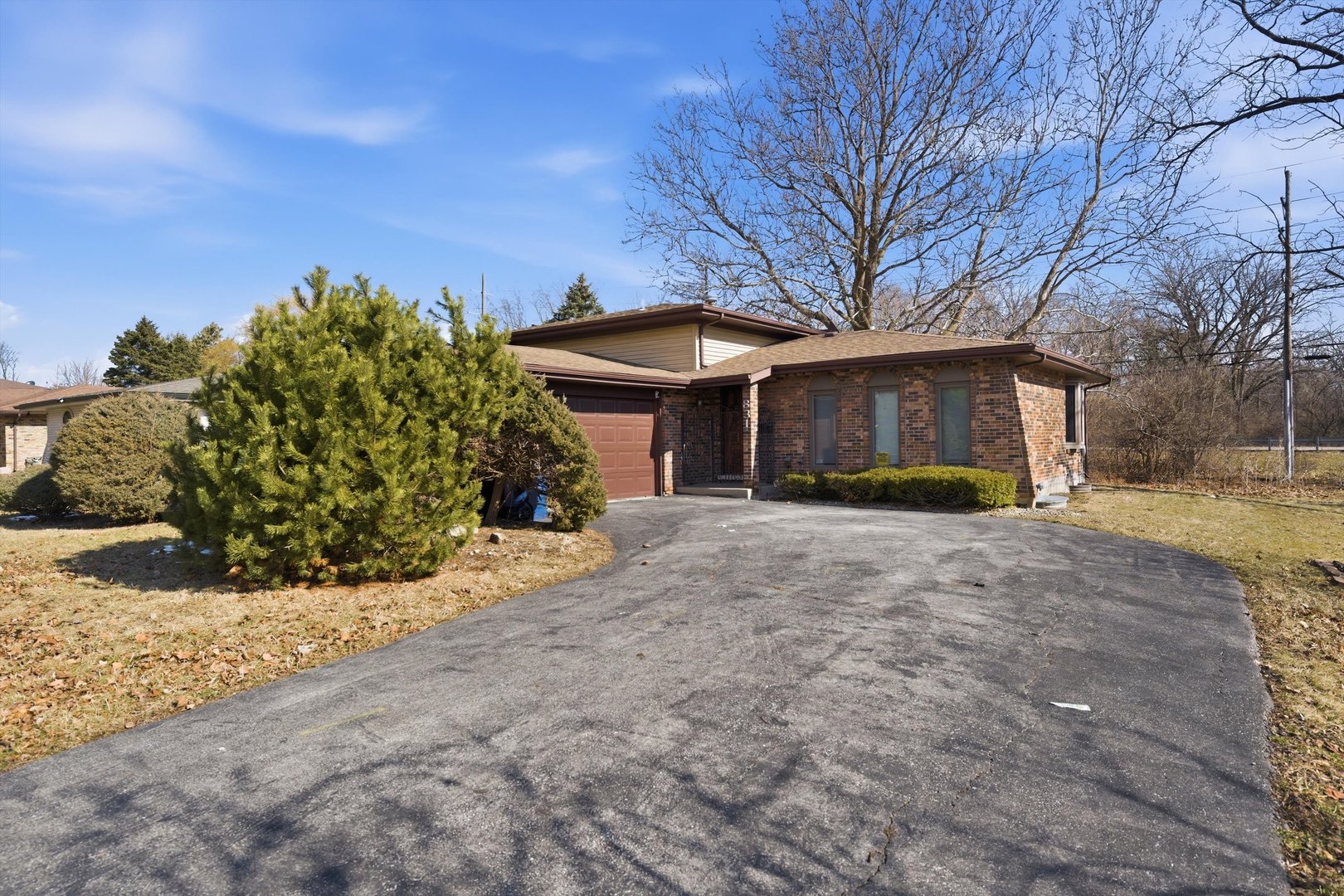 831 Violet Lane Matteson, IL 60443 - Photo 1 of 21 a view of a house with a yard and large tree