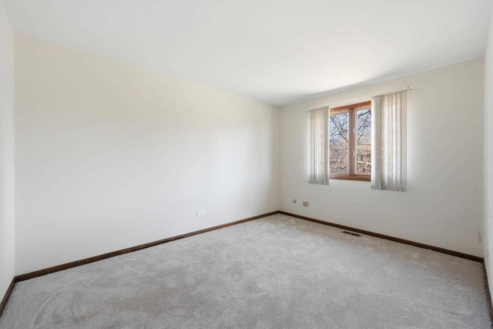 831 Violet Lane Matteson, IL 60443 - Photo 11 of 21 an empty room with windows
