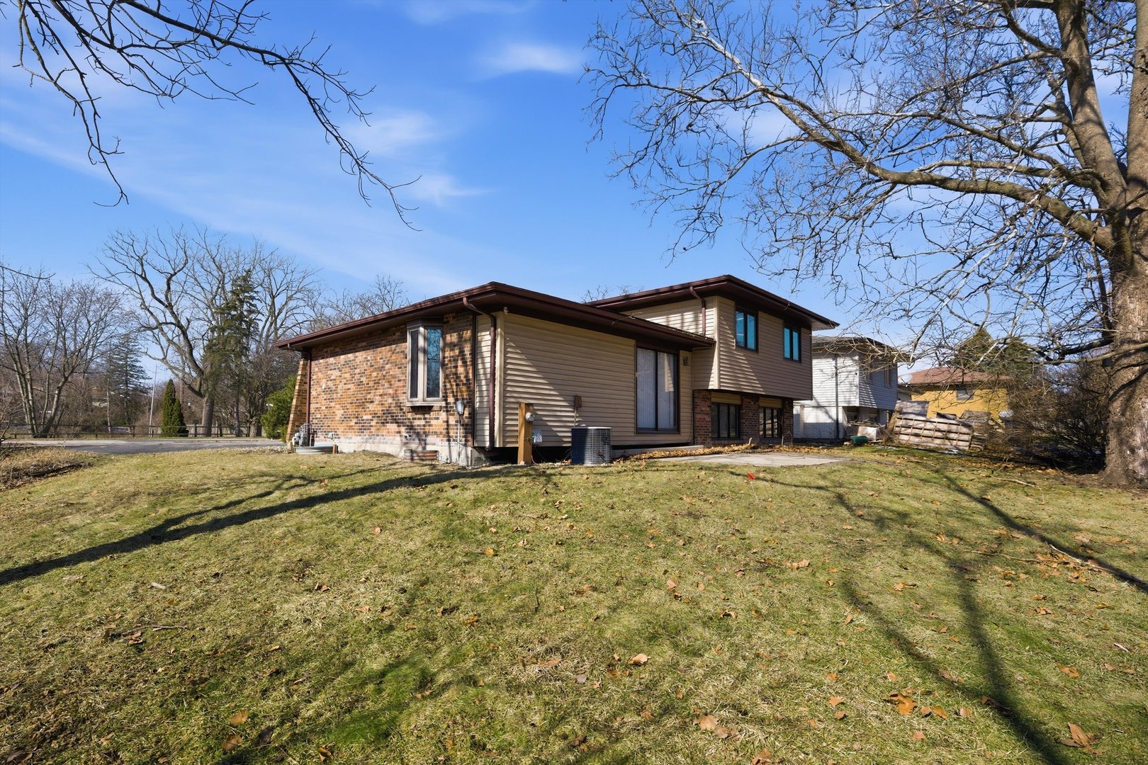 831 Violet Lane Matteson, IL 60443 - Photo 19 of 21 a front view of a house with a yard