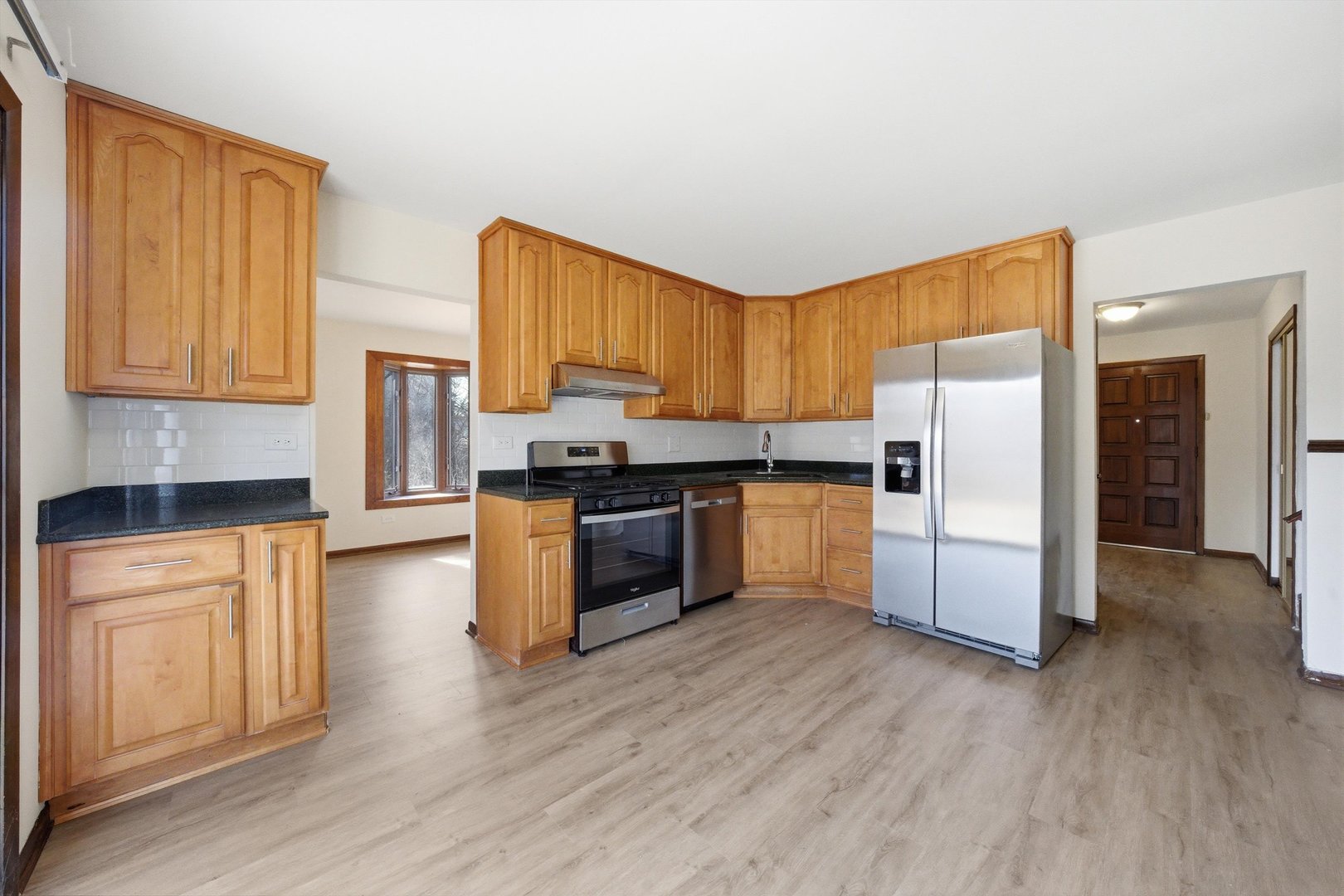 831 Violet Lane Matteson, IL 60443 - Photo 5 of 21 a kitchen with stainless steel appliances a refrigerator and a stove top oven