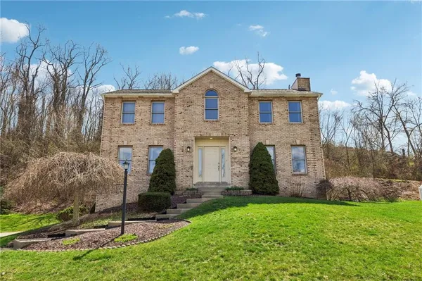 $500,000 | 365 Cobblestone Circle, McKees Rocks, PA 15136