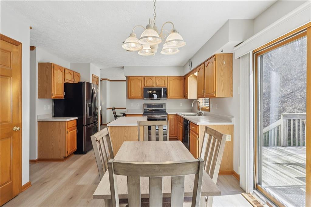 365 Cobblestone Circle McKees Rocks, PA 15136 - Photo 11 of 44