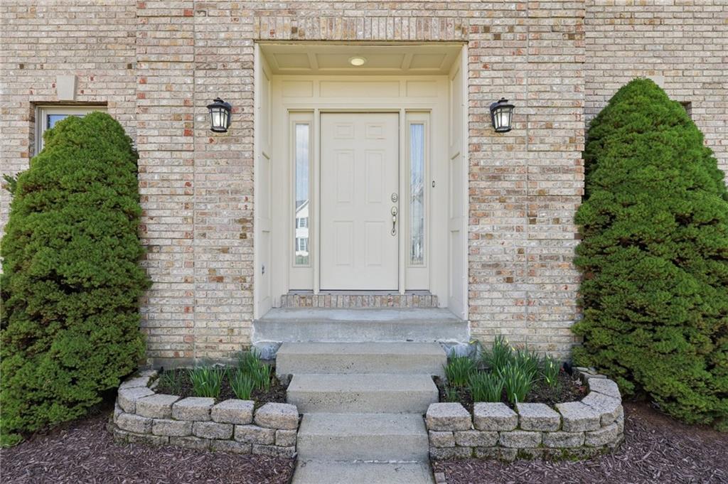 365 Cobblestone Circle McKees Rocks, PA 15136 - Photo 2 of 44