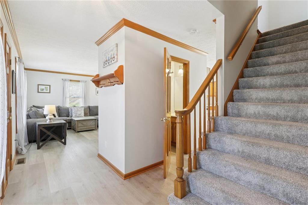 365 Cobblestone Circle McKees Rocks, PA 15136 - Photo 3 of 44