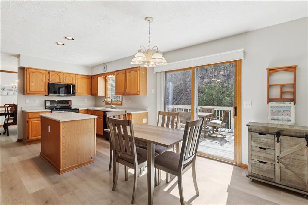 365 Cobblestone Circle McKees Rocks, PA 15136 - Photo 9 of 44