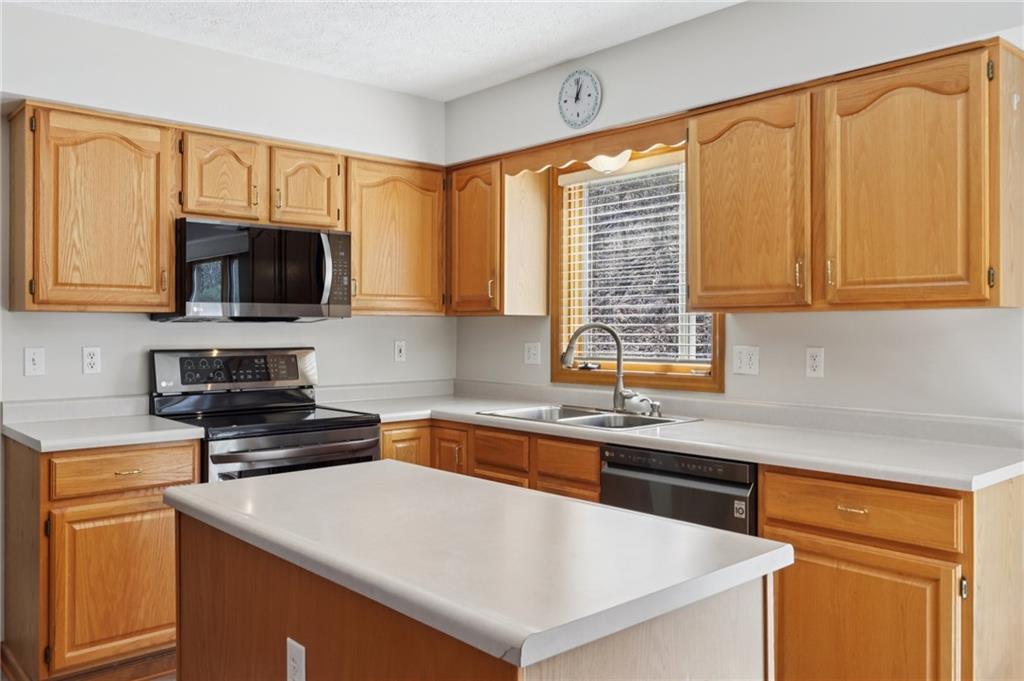 365 Cobblestone Circle McKees Rocks, PA 15136 - Photo 10 of 44