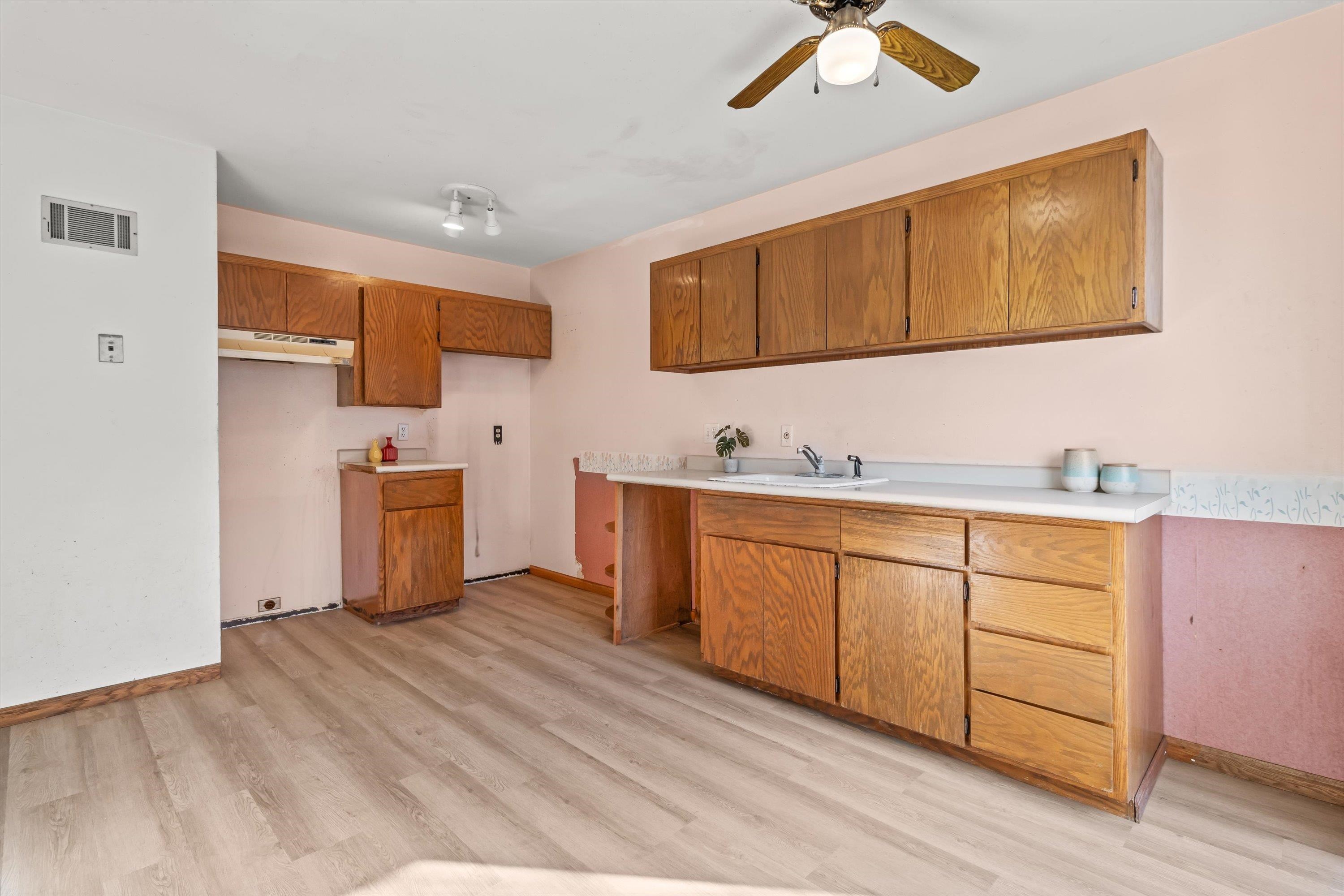 442 East Bluff Madison, WI 53704 - Photo 6 of 22