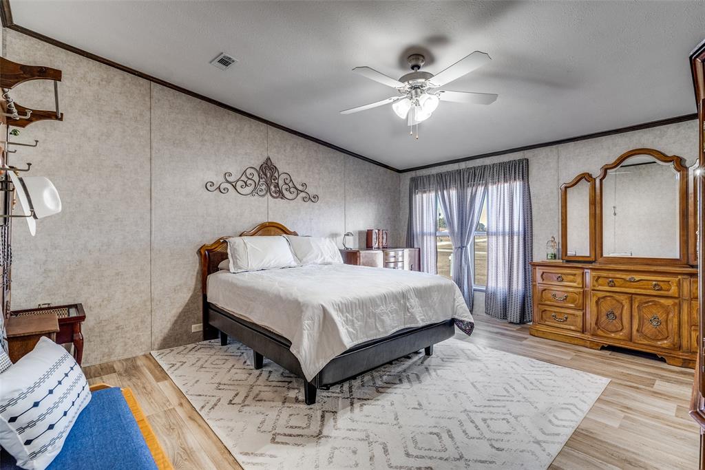 200 Farmhouse Road Springtown, TX 76082 - Photo 11 of 14