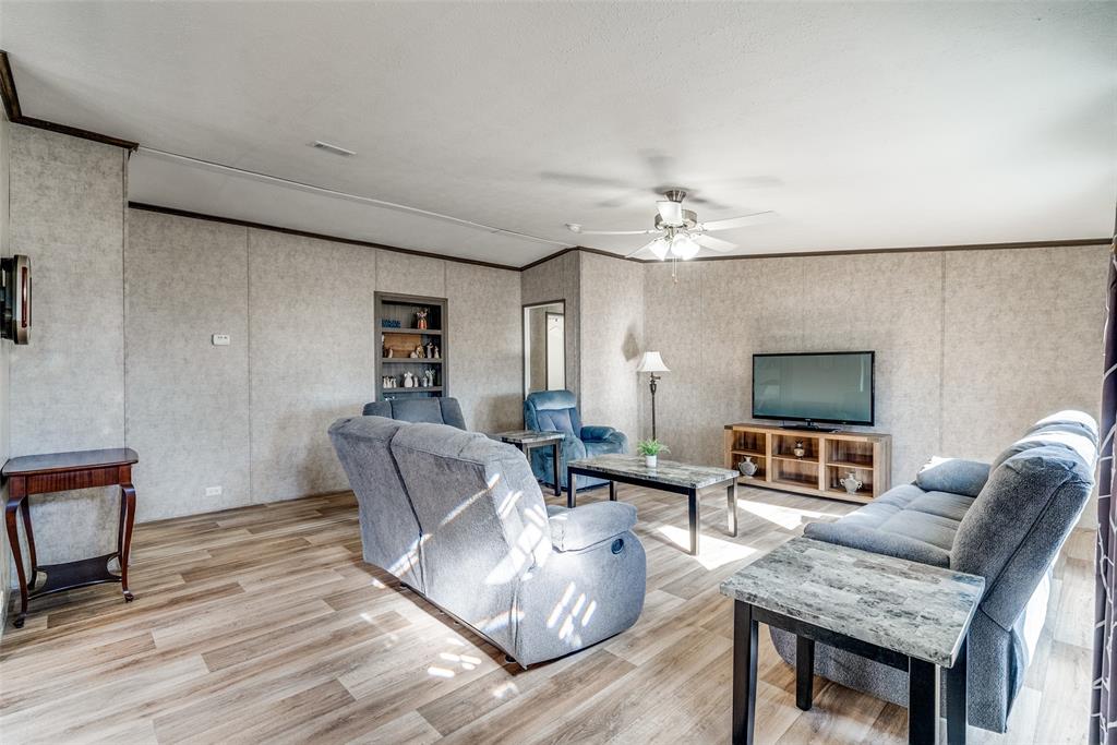 200 Farmhouse Road Springtown, TX 76082 - Photo 3 of 14