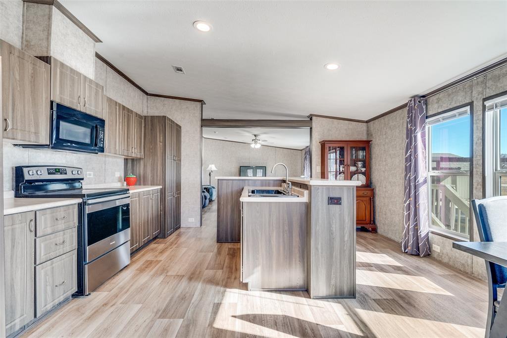 200 Farmhouse Road Springtown, TX 76082 - Photo 5 of 14