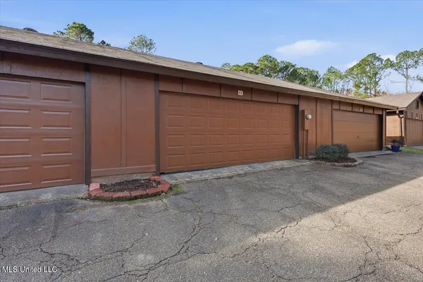 $190,000 | 46 Cascades Circle West, Clinton, MS 39056