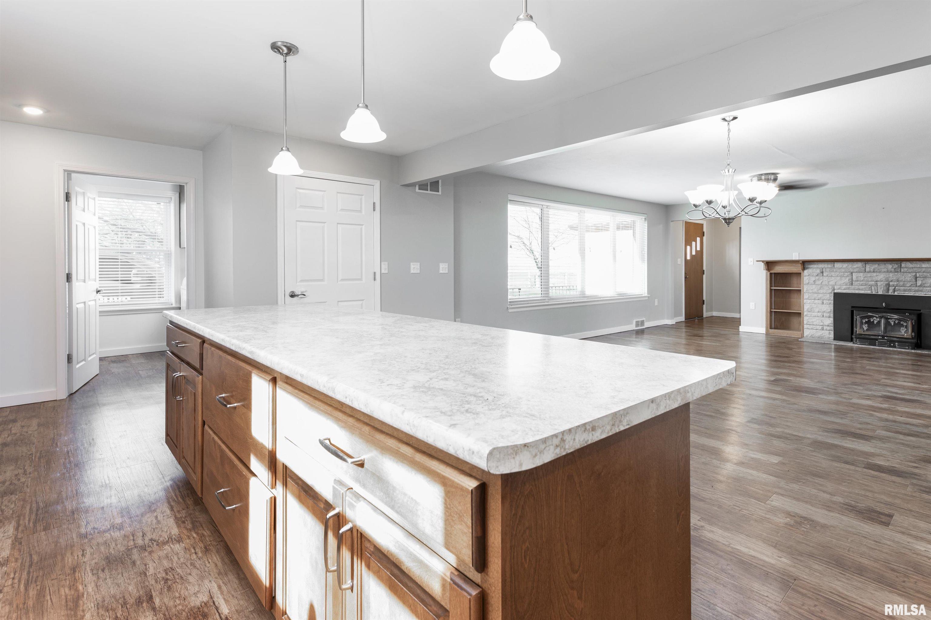 20209 West Farmington Road Trivoli, IL 61569 - Photo 9 of 45