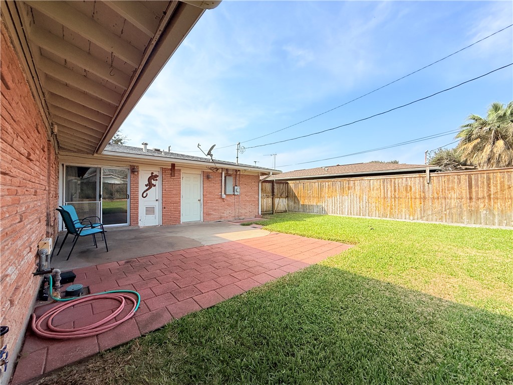 126 Marie Place Portland, TX 78374 - Photo 38 of 40 a backyard of a house with table and chairs