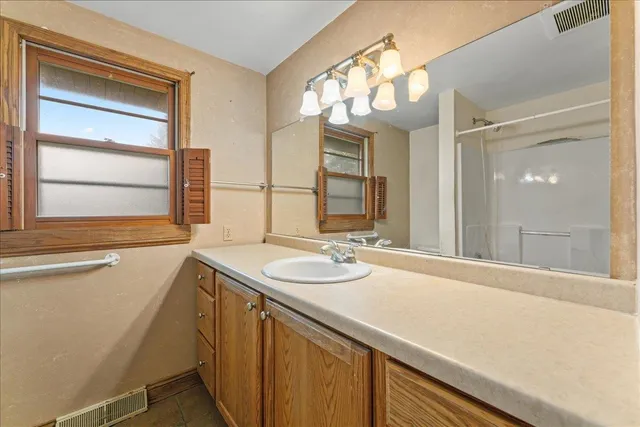 $200,000 | 838 Marydale Drive, Green Bay, WI 54313