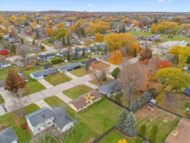 $200,000 | 838 Marydale Drive, Green Bay, WI 54313