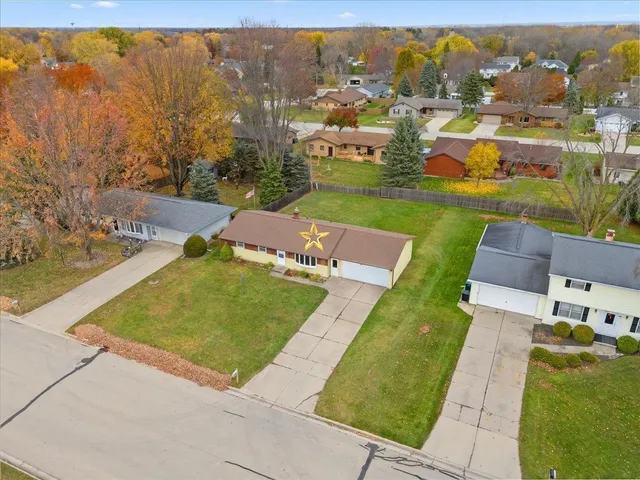 $200,000 | 838 Marydale Drive, Green Bay, WI 54313