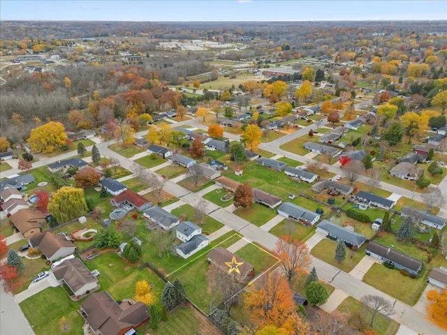 $200,000 | 838 Marydale Drive, Green Bay, WI 54313