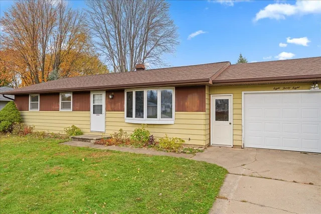 $200,000 | 838 Marydale Drive, Green Bay, WI 54313