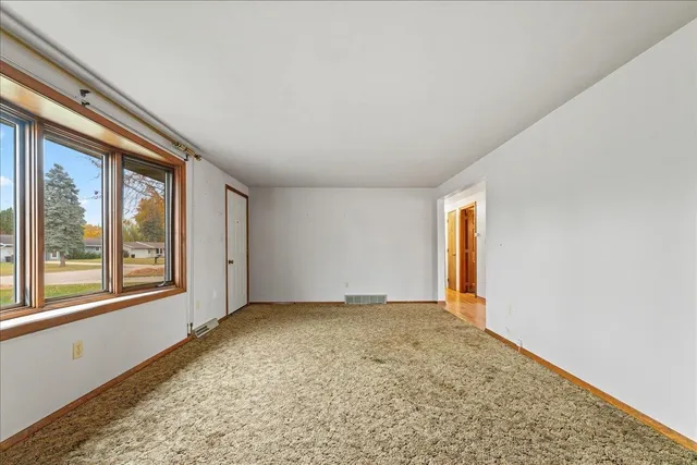 $200,000 | 838 Marydale Drive, Green Bay, WI 54313