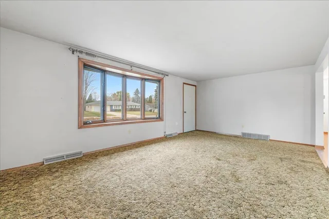 $200,000 | 838 Marydale Drive, Green Bay, WI 54313