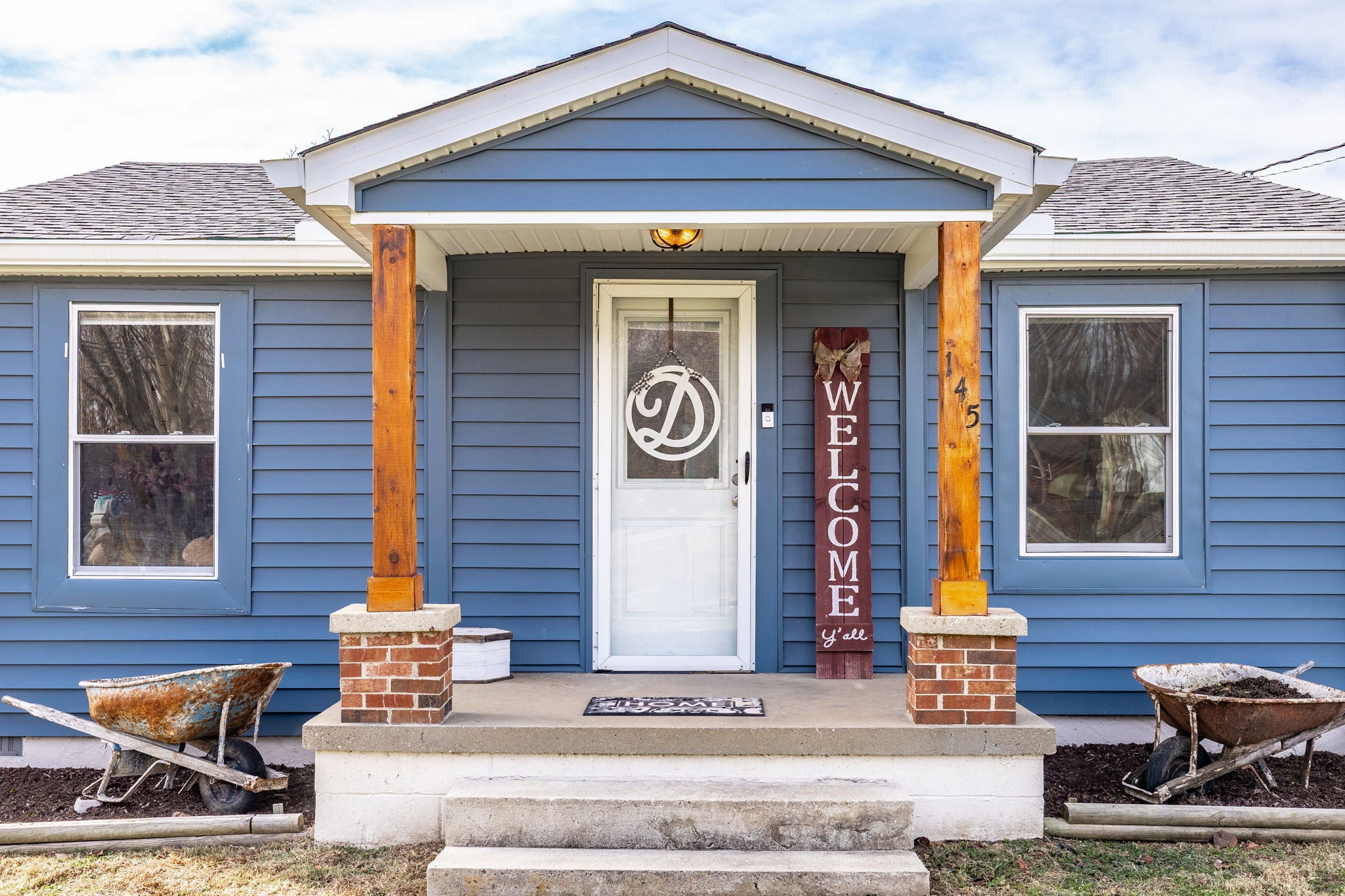145 New Deal Potts Road Cottontown, TN 37048 - Photo 4 of 40 a front view of a house with sitting area