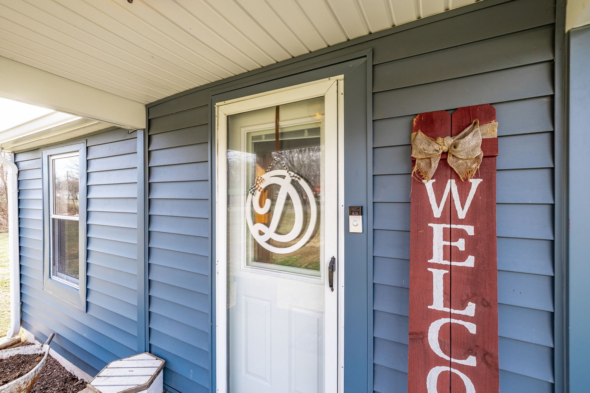 145 New Deal Potts Road Cottontown, TN 37048 - Photo 7 of 40 a bathroom with a toilet and a shower curtain