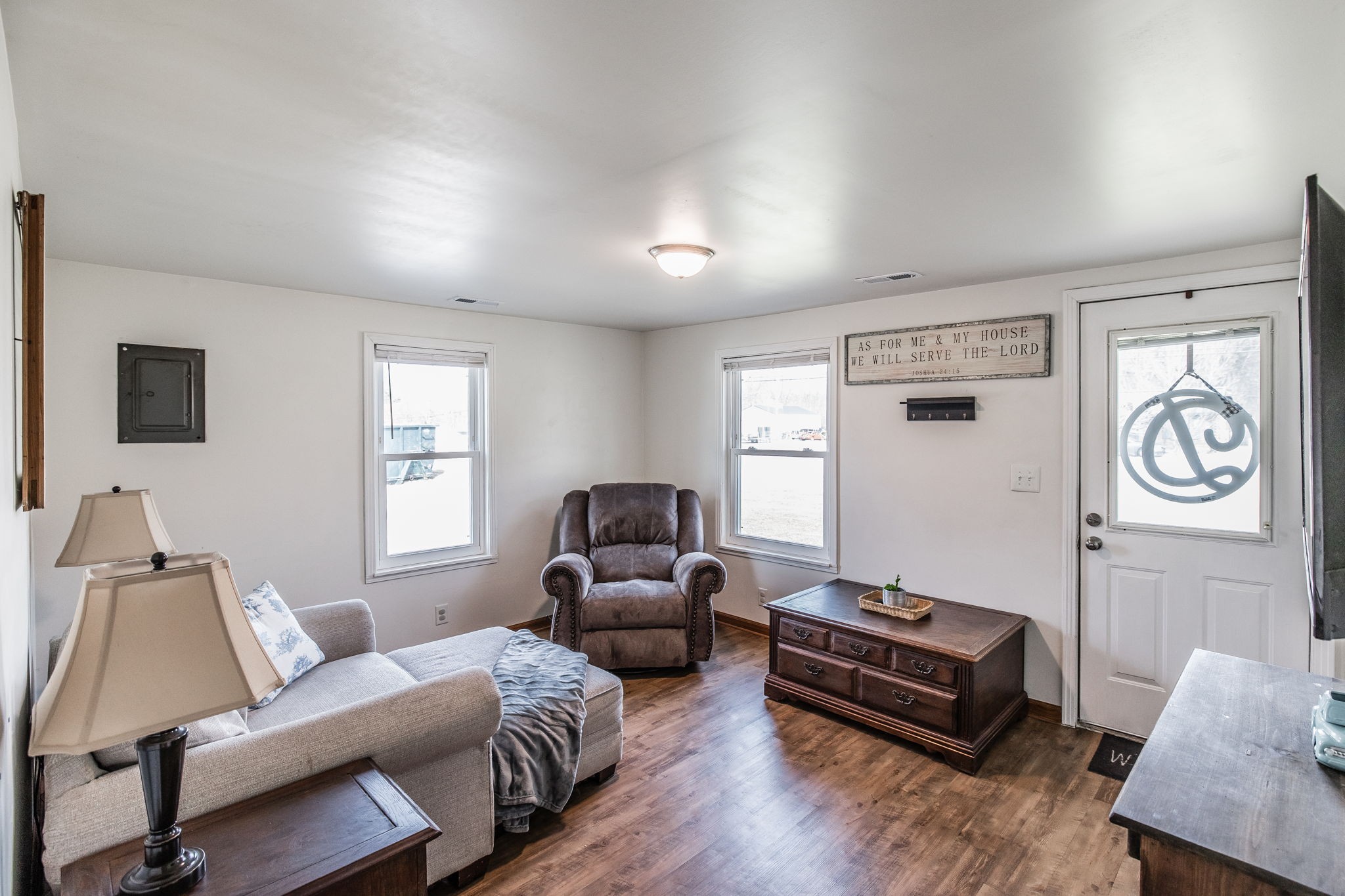 145 New Deal Potts Road Cottontown, TN 37048 - Photo 8 of 40 a living room with furniture a window and a flat screen tv