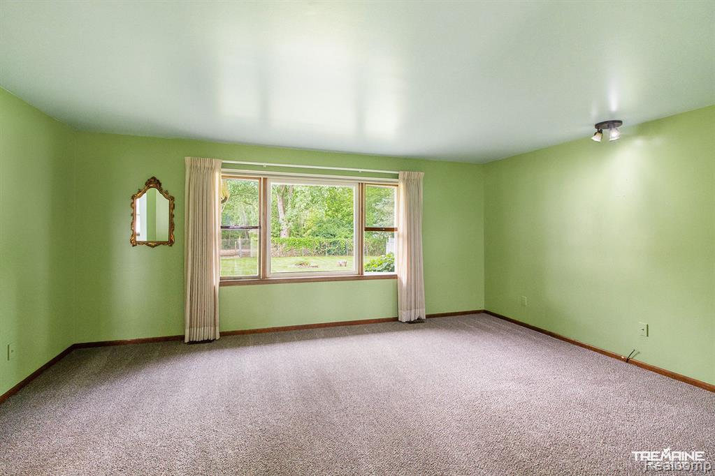7469 Elms Road Flushing, MI 48433 - Photo 2 of 27