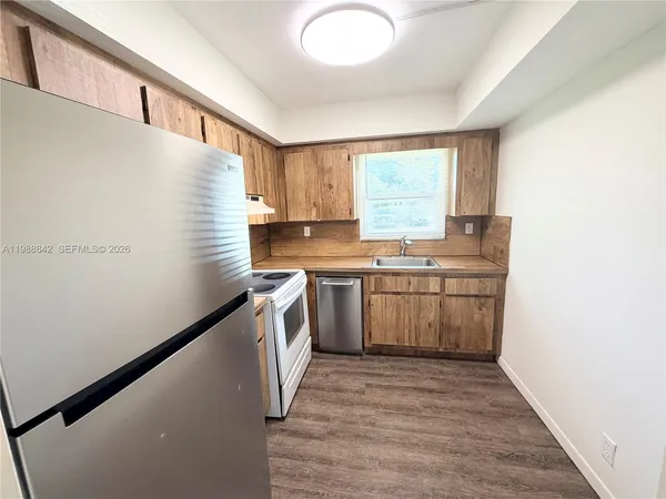 $2,200 | 6131 Southwest 42nd Court, Unit 6131, Davie, FL 33314