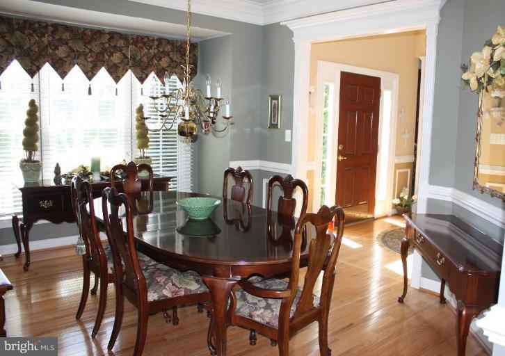 25104 Vista Ridge Road Gaithersburg, MD 20882 - Photo 2 of 26 Dining Room