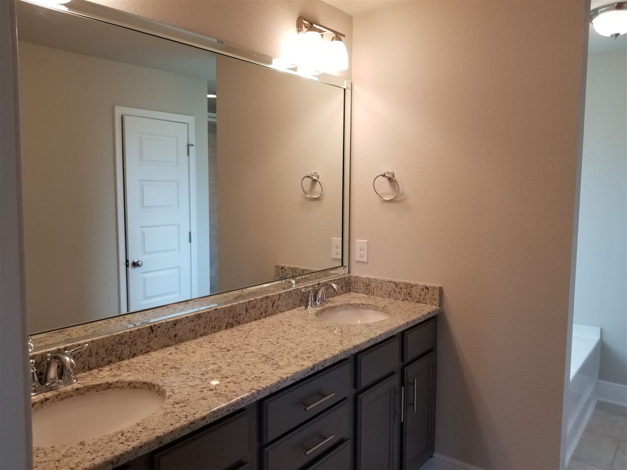1280 Mako Loop Gulf Shores, AL 36542 - Photo 7 of 14 Master bath