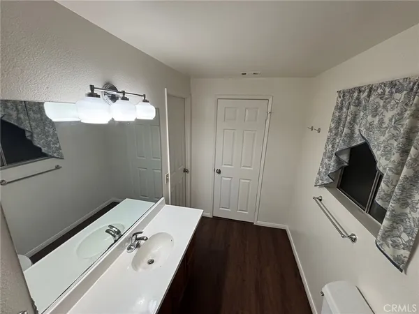 a en suite bathroom with a sink and a mirror