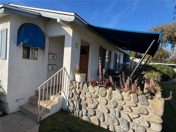 a view of house with a yard