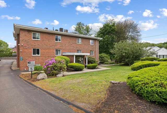 a view of a house with a yard and garden